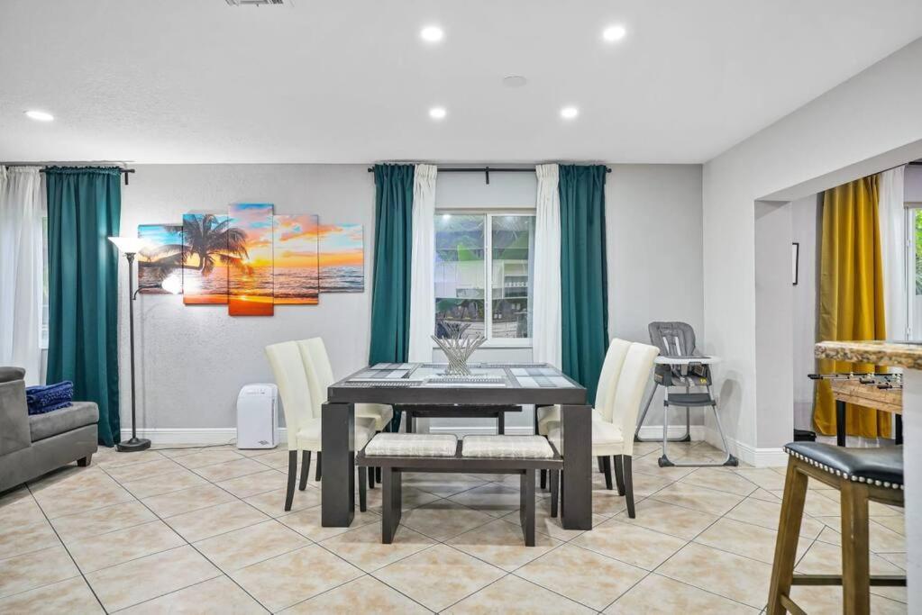Escape Gameroom, Bar, Bbq, Spacious,King Bed, All Luxury Mattresses, Near Beach, 6 Blocks Away From Bars, Nite Clubs, Res, Shops Miami Exterior photo